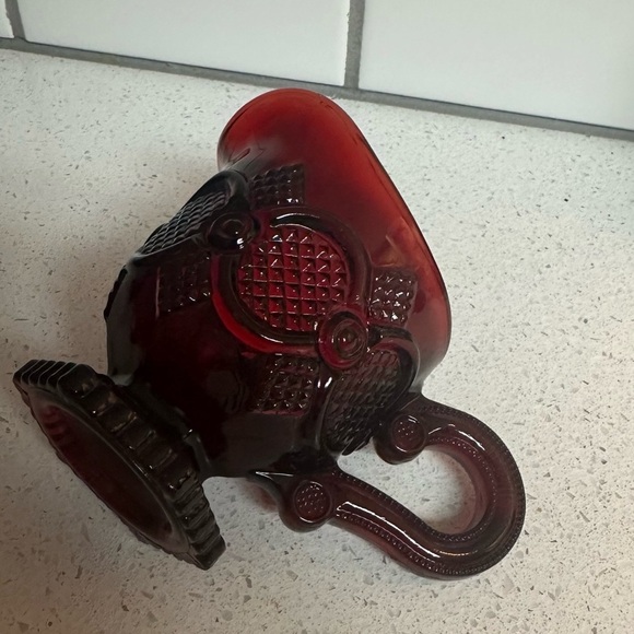Vintage Avon Red Glass Cape Cod 80s Series Creamer / Syrup Holder 4 oz like new - Picture 5 of 10